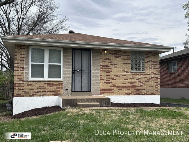 Building Photo - 1219 Lakeview-