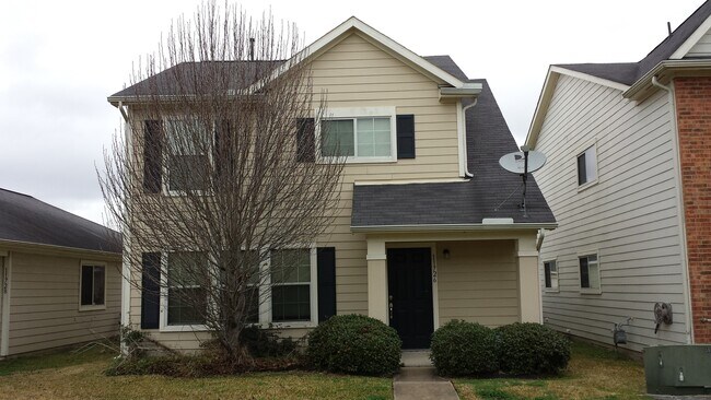 Building Photo - Beautiful House in family friendly community