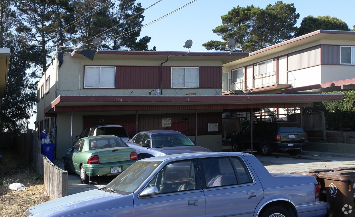 Building Photo - 2050 Stanton Ave