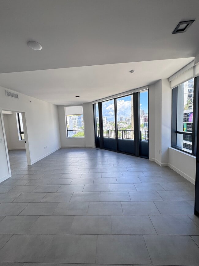 CORNER LIVING ROOM - 510 NE 34th St