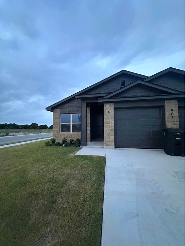 Building Photo - 901 Switchgrass Dr