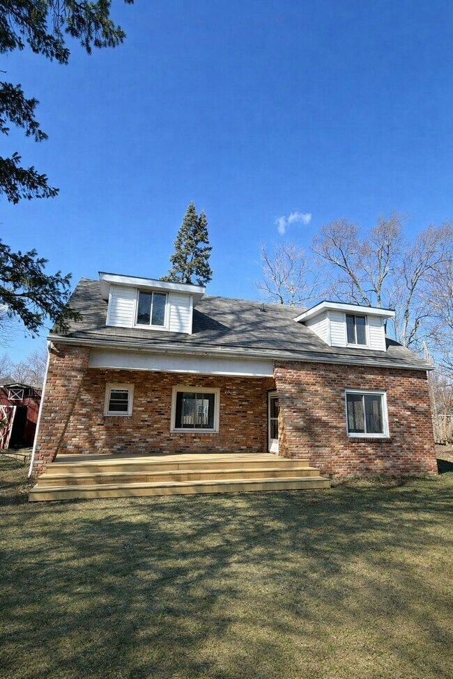 Foto del edificio - 5563 Silvertown Dr