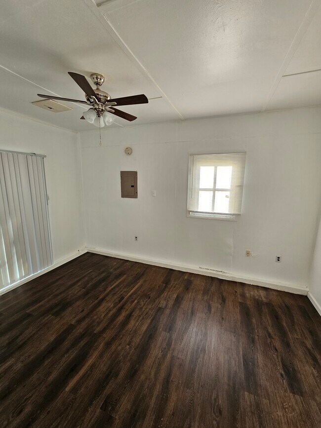 Foto del edificio - 10733 Cambridge Ave
