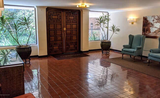 Foto del edificio - 330 W California Blvd