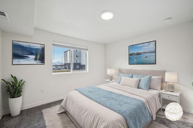 Foto del edificio - 2-Bed / 2-Bath 2nd-Story Apartment – Black...