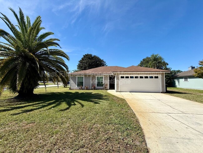 Foto del edificio - 4578 Blue Stream Ln N