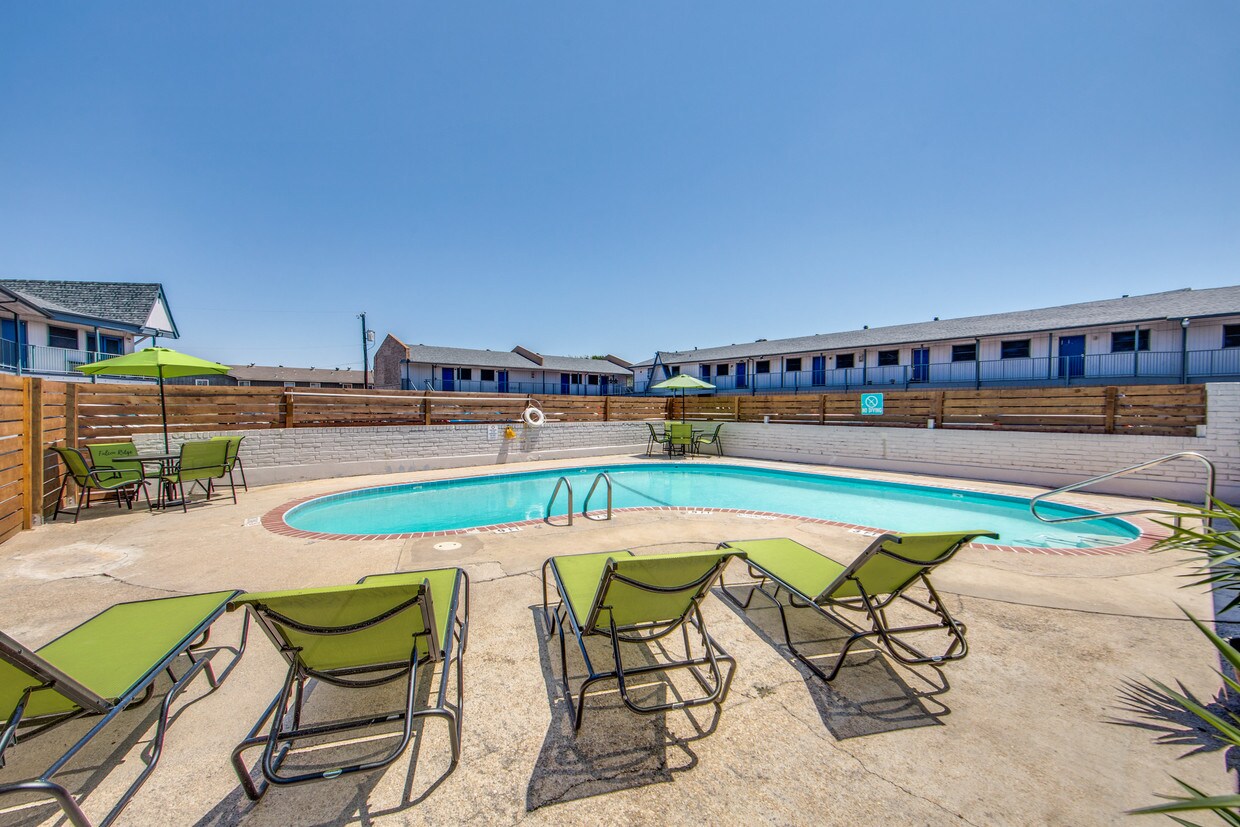 Falcon Ridge Apartments Universal City
