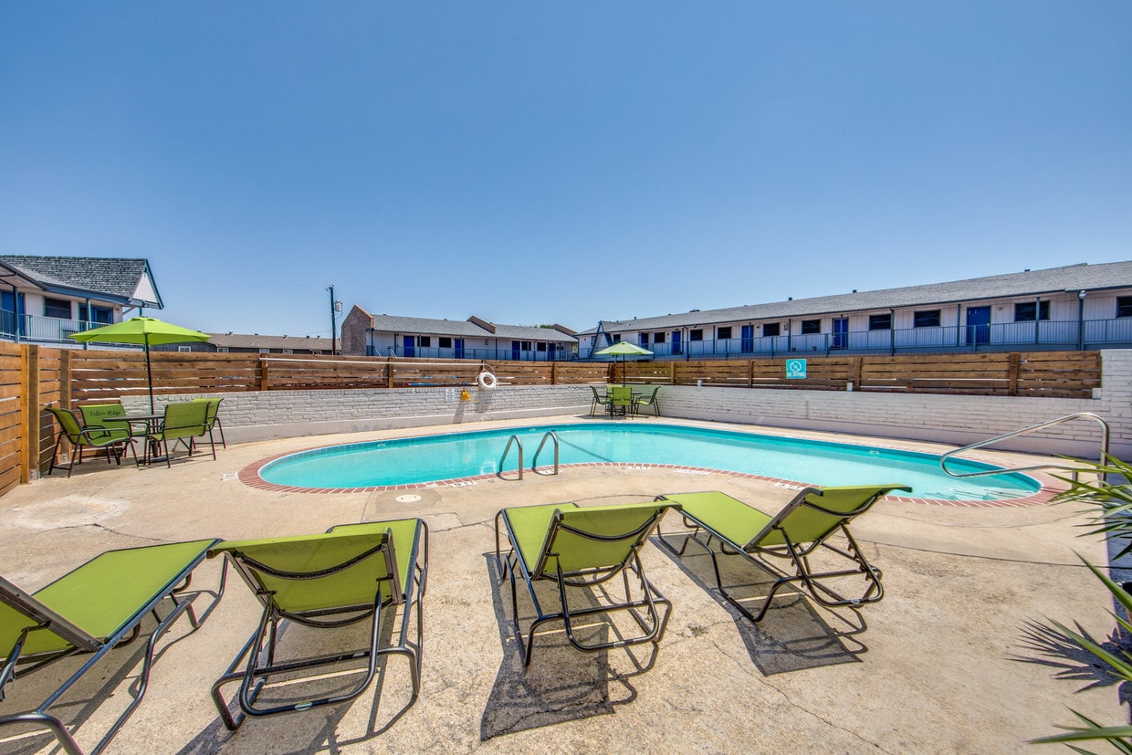 Falcon Ridge Apartments Apartments in Universal City, TX