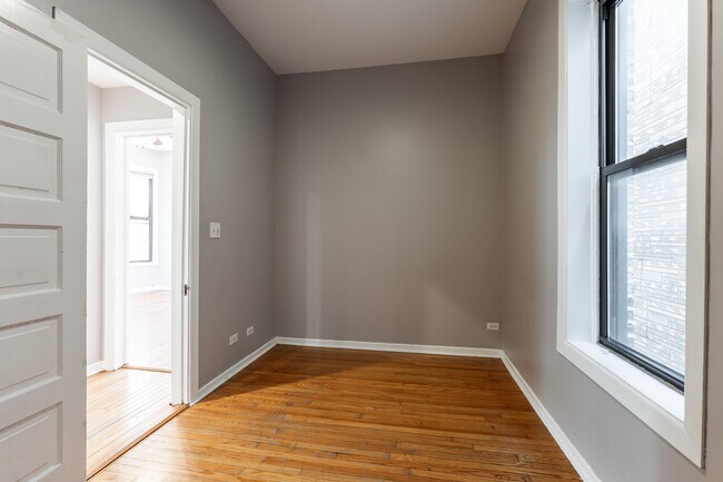 Foto del edificio - 2202 W Belmont Ave