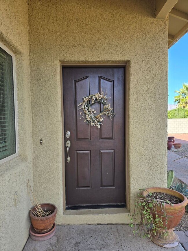 Foto del edificio - Spacious East Side Oasis – 4 Bed, 2 Bath Home with Premium Upgrades!