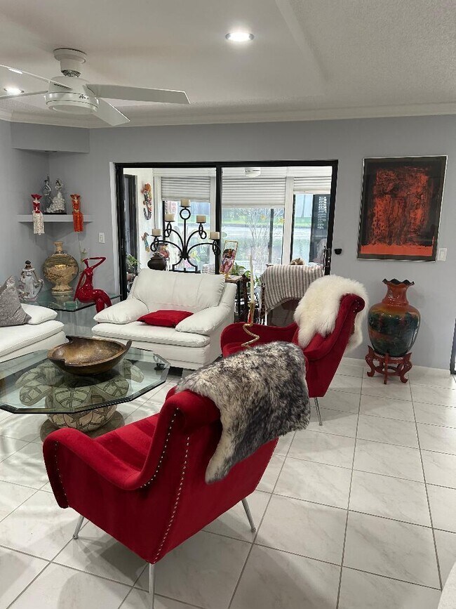 Foto del edificio - 10271 N Circle Lake Dr