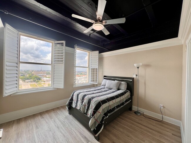 Foto del edificio - 221 W Lancaster Ave