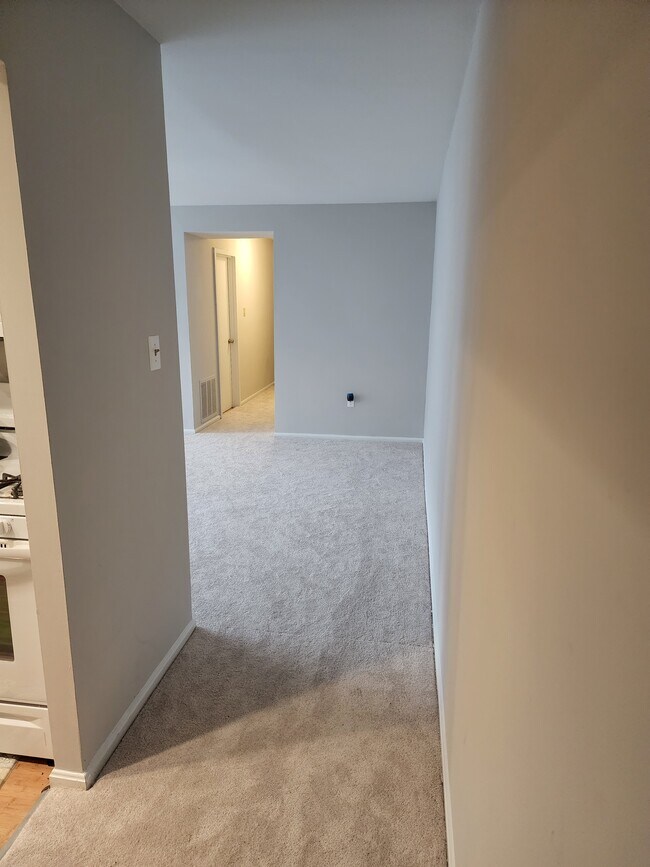 5205 Duke St Unit 301, Alexandria, VA 22304 Condo for Rent in