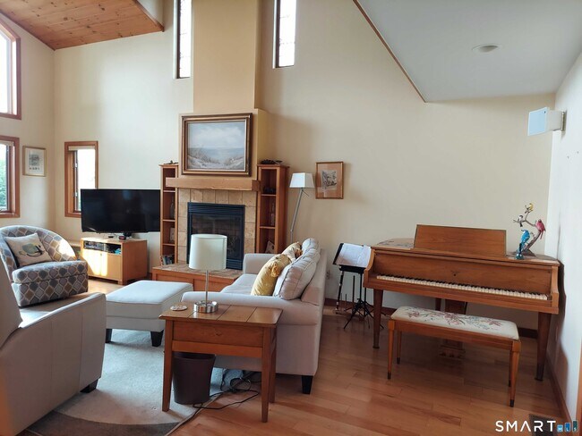 Foto del edificio - 398 Lake Rd