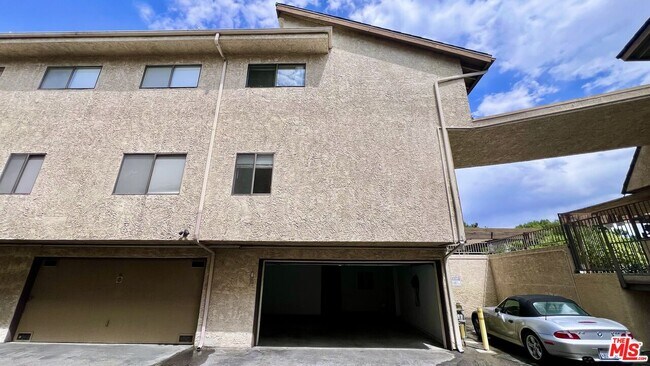 Foto del edificio - 15061 Sherman Way