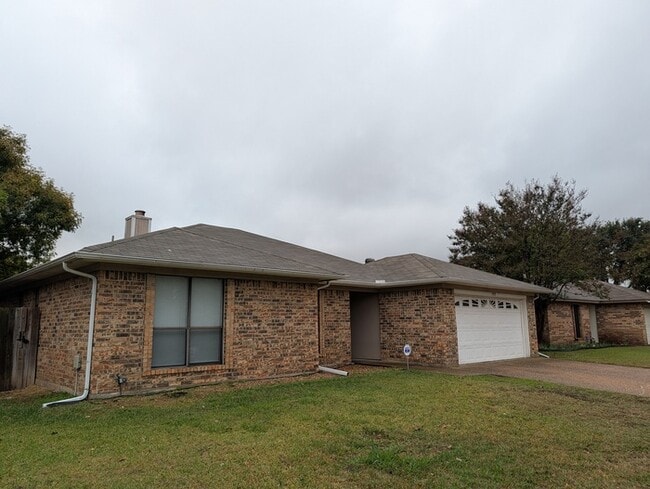 Building Photo - 1909 Willow Vale Dr
