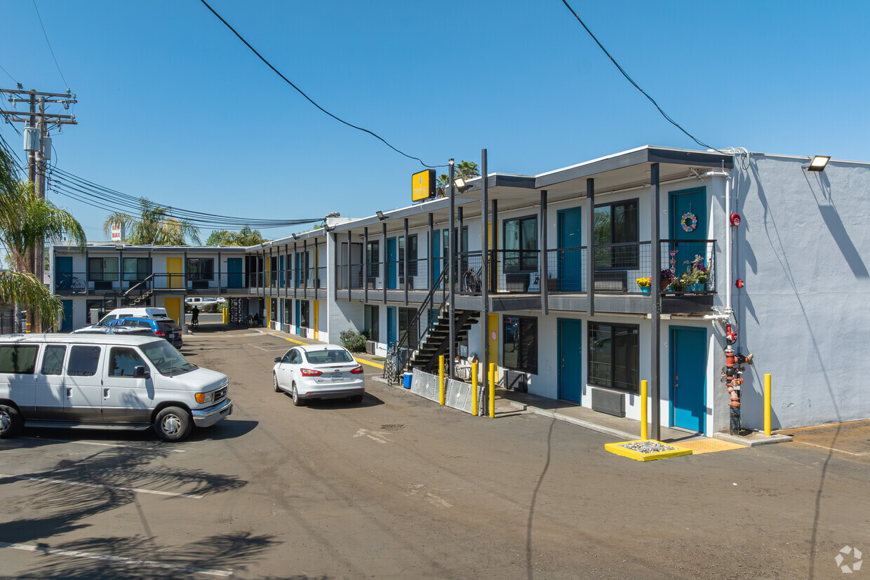 1400 S Mooney Blvd - Edificio - Sequoia Village