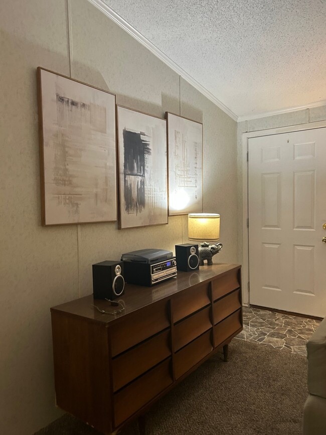 Building Photo - 12545 Louis Dr