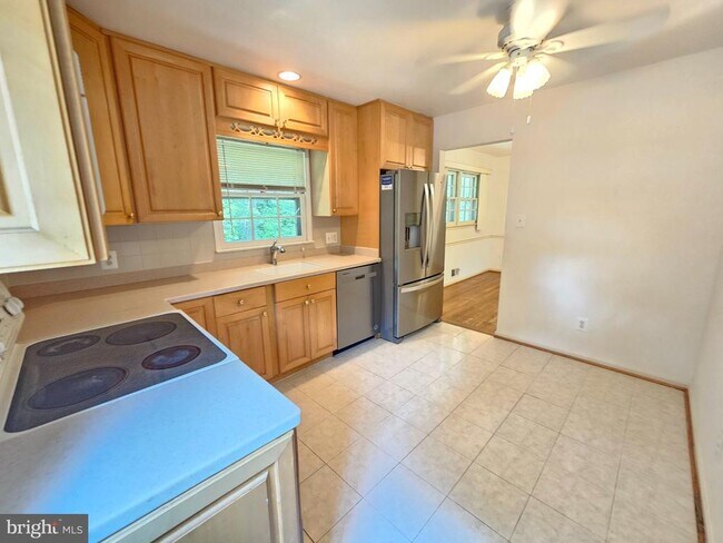 Foto del edificio - 5683 Ravenel Ln