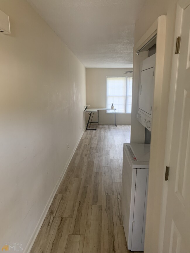 Building Photo - 2070 Kings Gate Cir SW