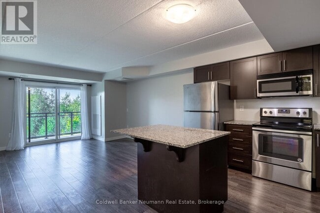 Building Photo - 25 Kay Cres