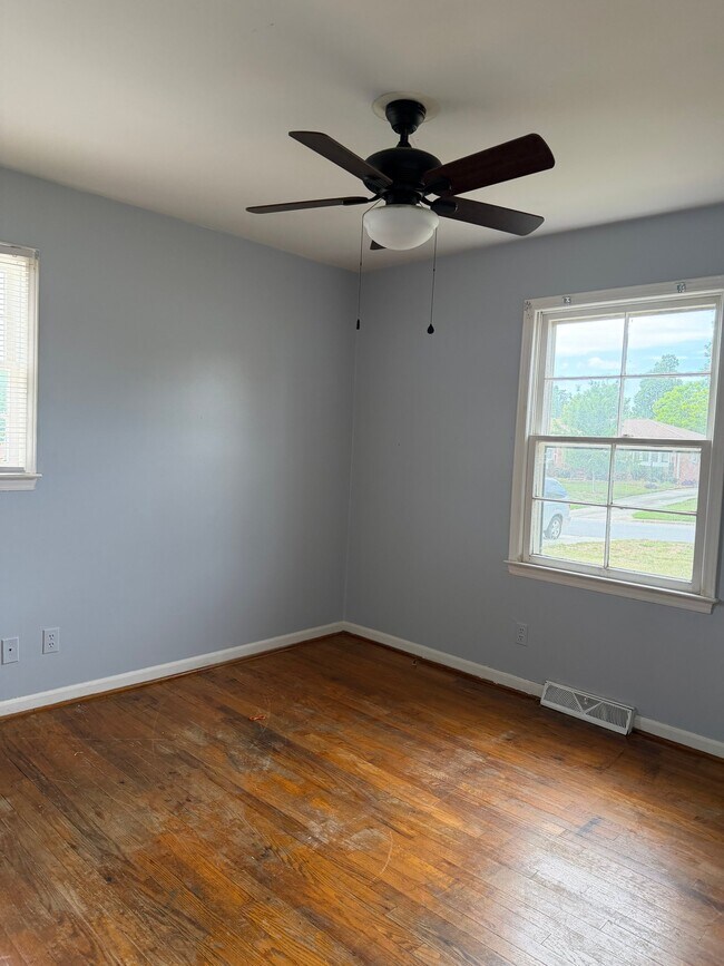 Foto del edificio - 4112 Ashmore Dr