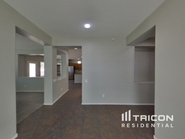 Building Photo - 9118 W Cypress St