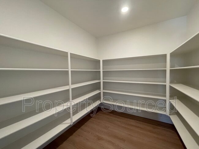 Foto del edificio - 754 Shearwater Rd