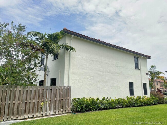 Building Photo - 5009 Kobus Terrace