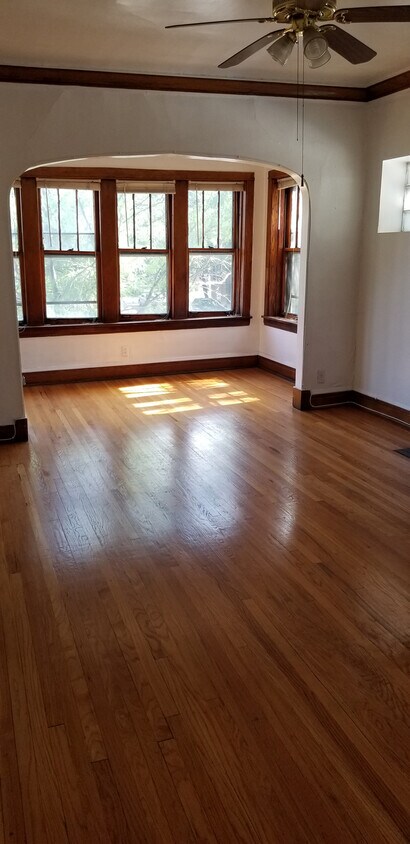Living Room - 3605 N Oakley Ave