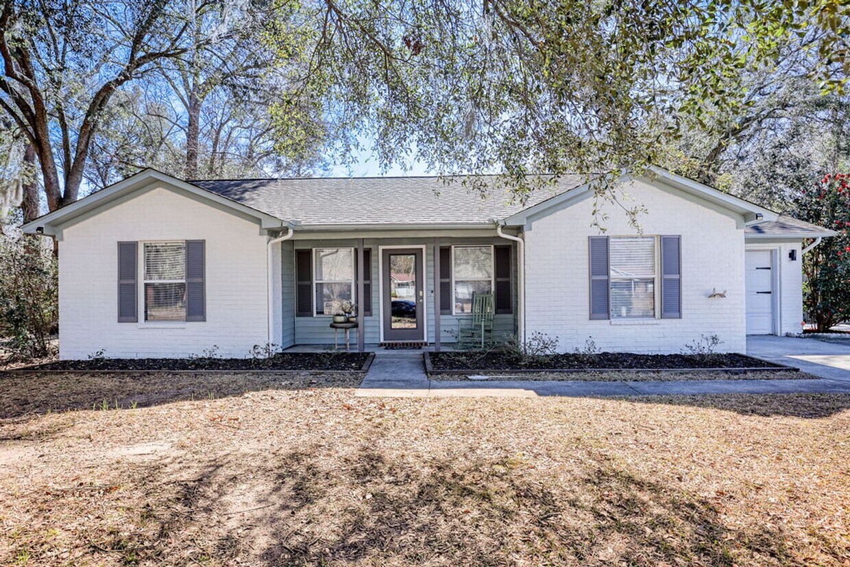 Primary Photo - 3 BED | 3 BATH | POOLER | FURNISHED