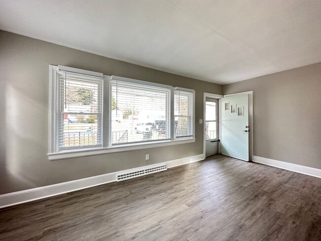 Building Photo - Newly Renovated Charming Home for Rent in South Hill