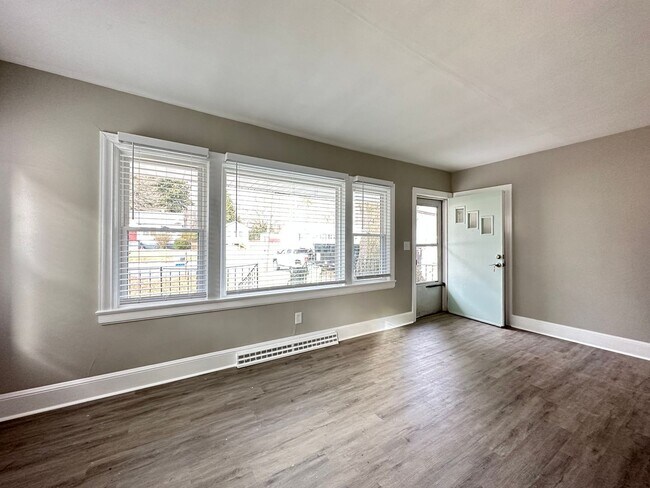 Foto del edificio - Newly Renovated Charming Home for Rent in South Hill