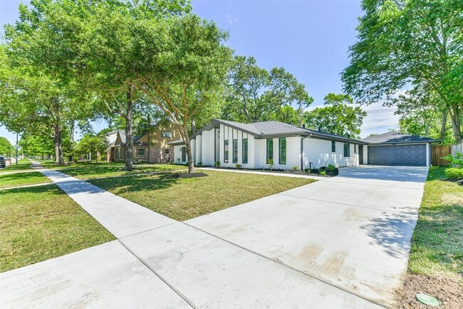 Building Photo - 4102 Honey Oaks Dr