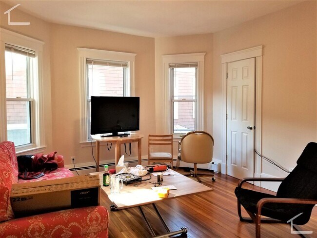 Foto del edificio - BU West / Packard's Corner - Renovated 5 bed/2 Bath on Chester St for September 1st, 2026