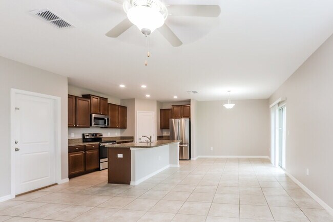 Foto del edificio - 6507 Trent Creek Dr