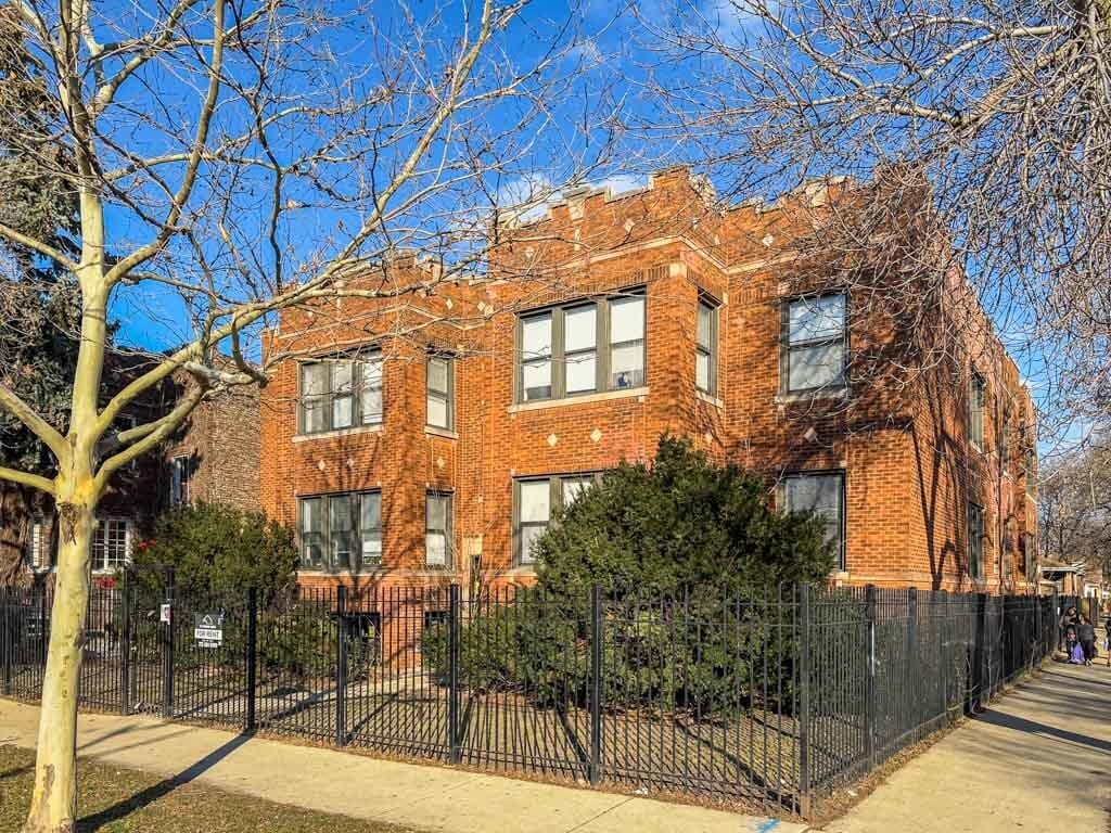 Primary Photo - 3301 N Harding Ave