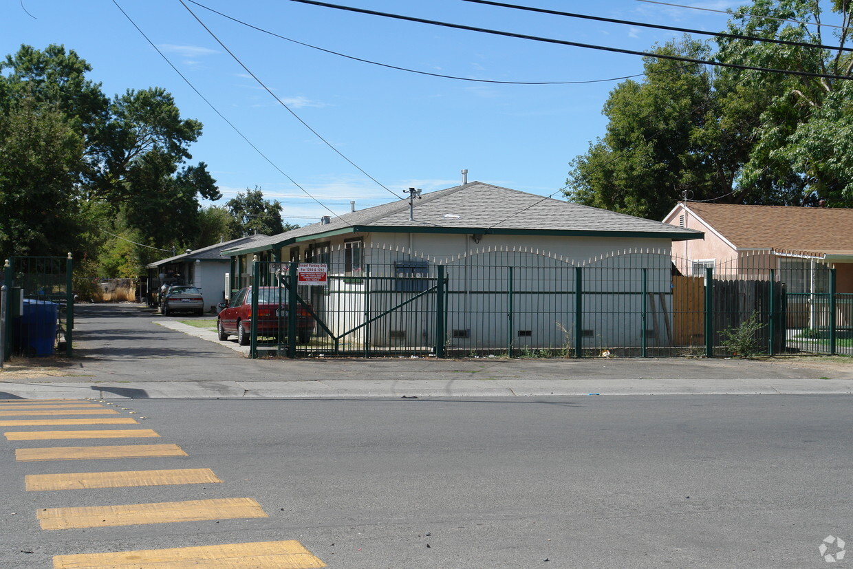 Primary Photo - 1216 South Ave