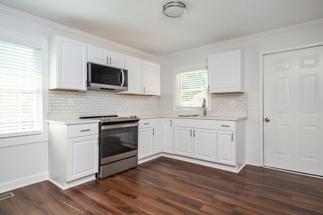 Building Photo - 2 Bed, 1 Bath Home in Downtown Greenville Available