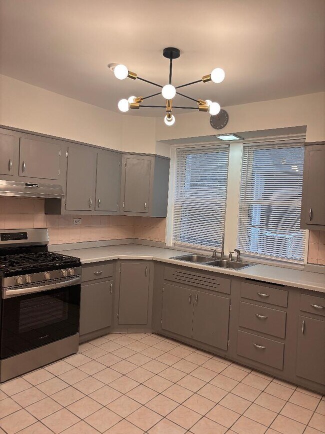 Foto del edificio - 5642 N Bernard St