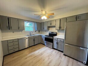 Building Photo - 112 Woodlawn Ave