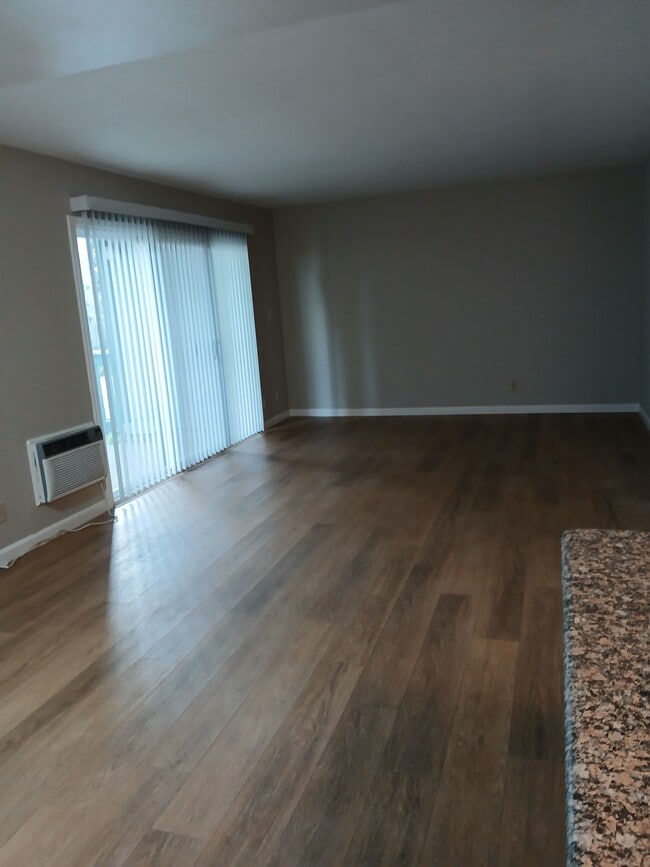 Building Photo - 1036 Oak Grove Rd