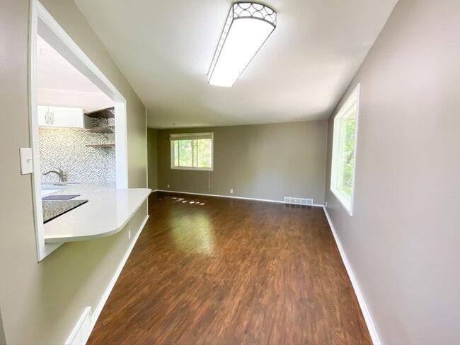 Building Photo - Woodland Duplex (3019/3021)