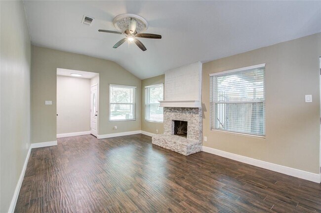 Building Photo - 14019 Clear Forest Dr