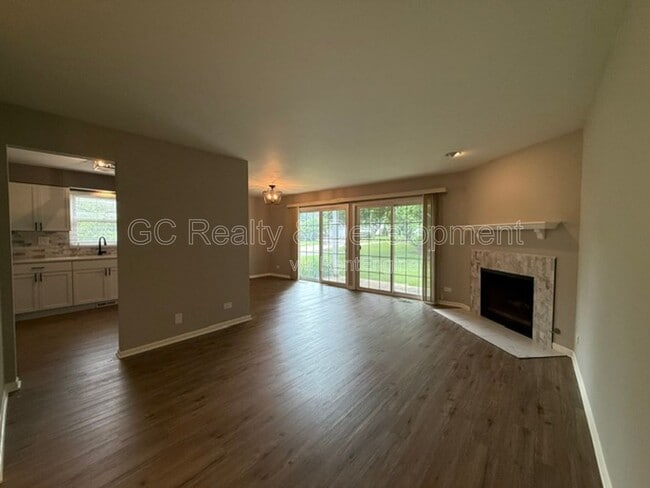 Building Photo - 1686 Grosvenor Cir