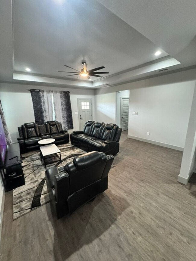 Building Photo - 6608 Prickly Pear Wy