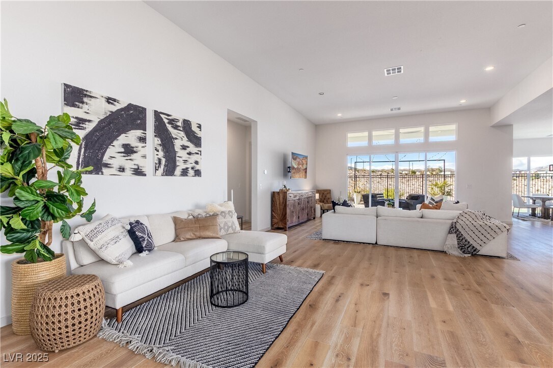 Foto principal - 2731 Canvas Sky St