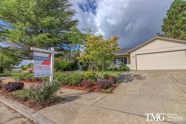 Building Photo - Beautiful 3BD 2BA Ranch Home - Large Corne...