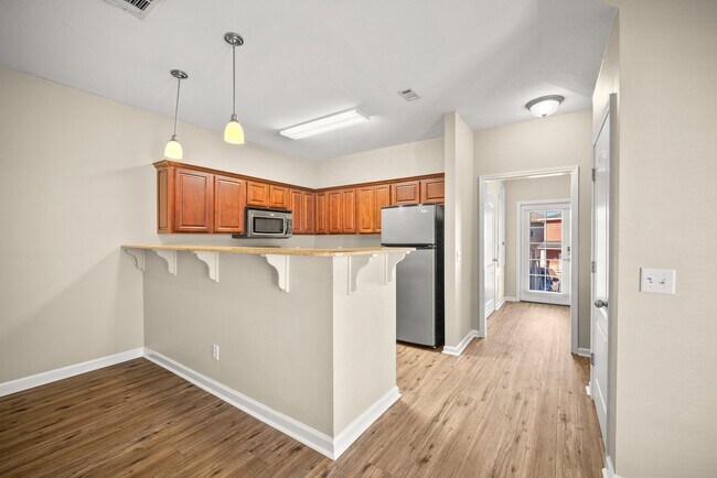 Foto del edificio - 810 Arbor Lake Dr