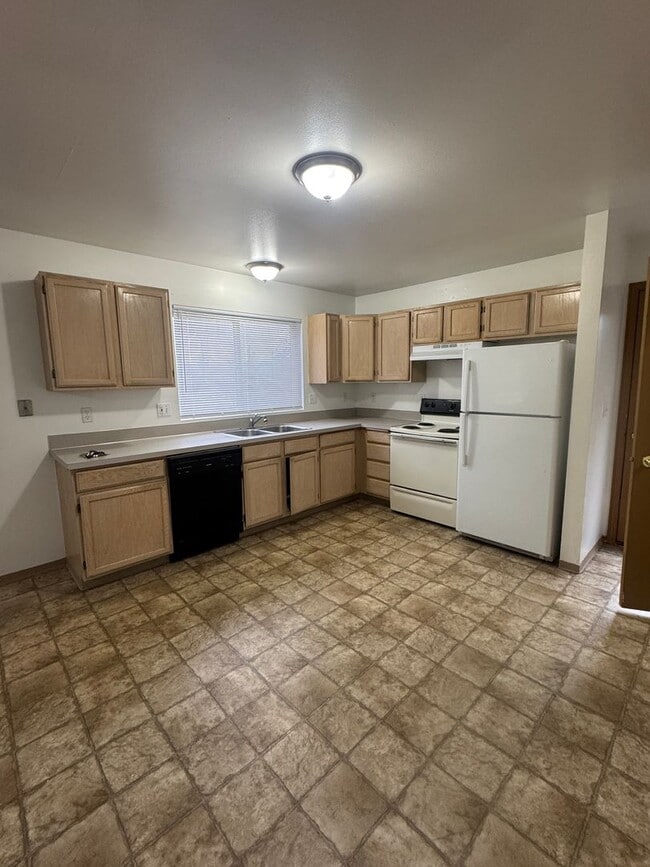 Building Photo - y90312